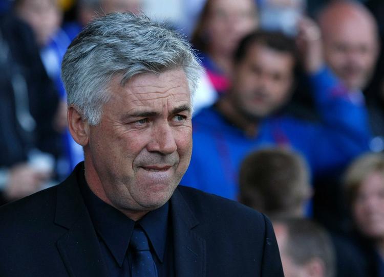 jobsøgende. Carlo Ancelotti så sit Chelsea-hold tabe 1-0 til Everton søndag. Og så var han færdig som træner i klubben. 