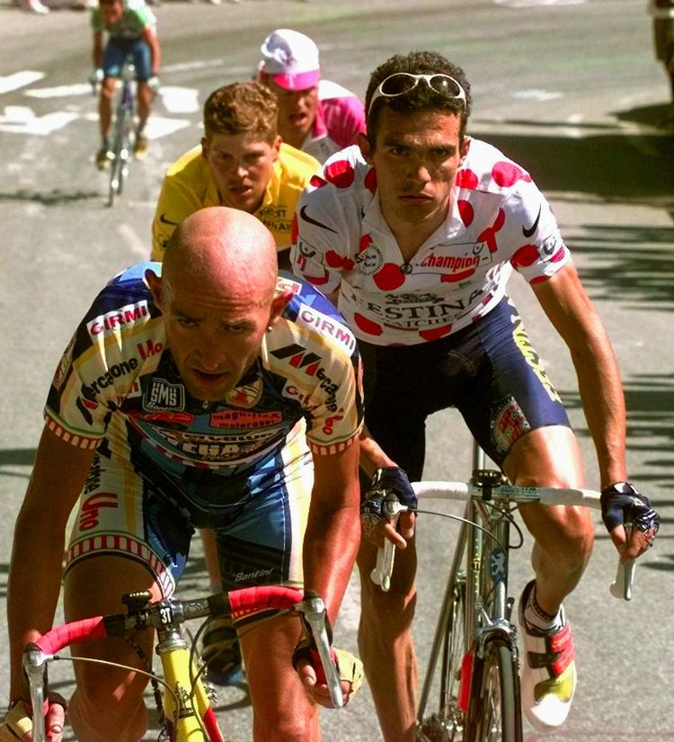 Epo-generationen. Den nu afdøde Marco Pantani (forrest), Richard Virenque (th), Jan Ullrich (i gult) og Bjarne Riis (bagerst) var de helt store navne i Tour de France i midten af 1990'erne. De var krudtet til op over begge ører. 