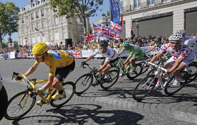Paris. Hvis Tour-rytterne skal holde helt frem til sidste etape på den berømte Avenue de Champs-Ellysses, så skal de tage og overholde en lang række forholdsregler. Bl.a. er det forbudte at tage trapperne, hvis der er elevator i bygningen. 