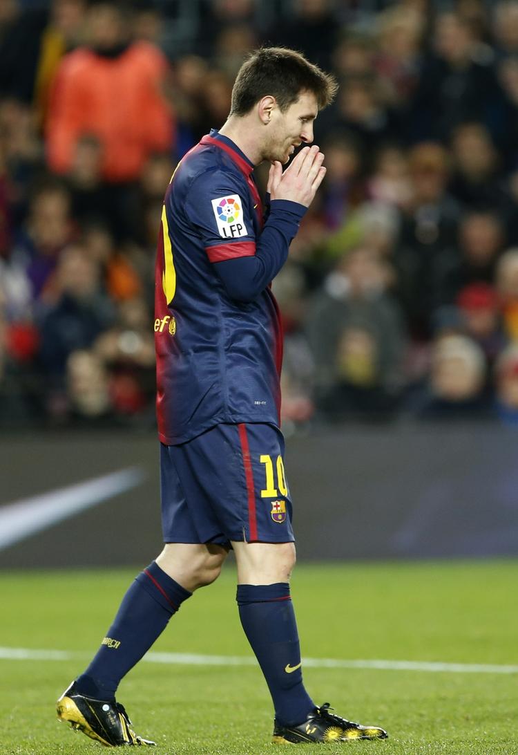 konflikter. Lionel Messi  må væk fra FC Barcelona, når Neymar kommer, mener klublegenden Johan Cruyff. 