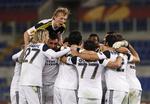 Dengang. Den tyrkiske klub Fenerbahce jubler i kampen mod Lazio i Rom. 
