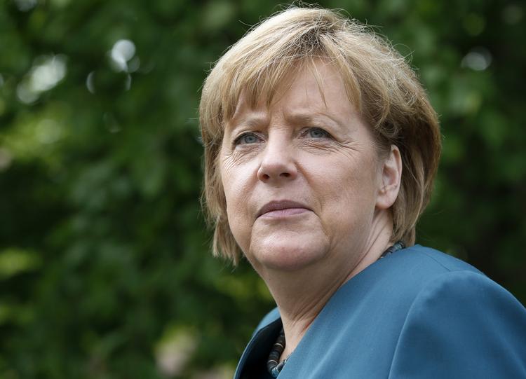 Merkel. Tyskland kunne godt bruge en ny regering ved valget i september, skriver Emilie Turunen, men den midtersøgende Angela Merkel spiller sine kort godt. 