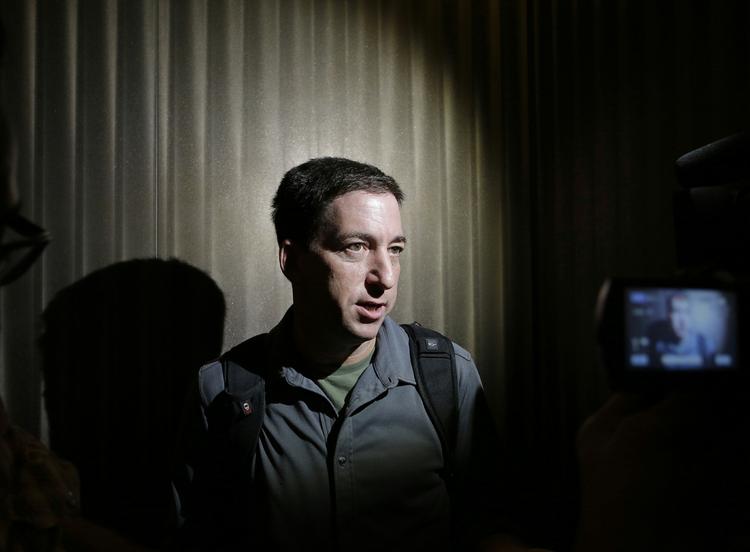 Nødplan. Den amerikanske journalist Glenn Greenwald, som har været med til at bringe Snowdens lækager frem i lyset, siger, at whistlebloweren har en plan, skulle der ske ham noget. 