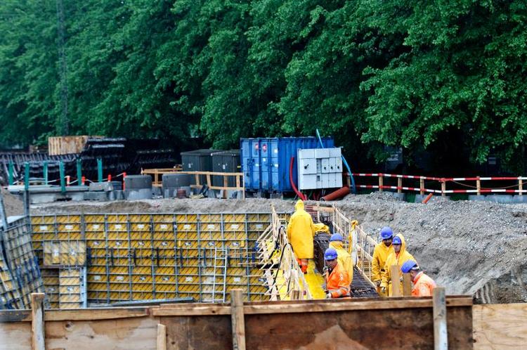 Stresskilde. På byggepladsen ved Nørrebroparken har støjende arbejde hele døgnet været tilladt siden december. 