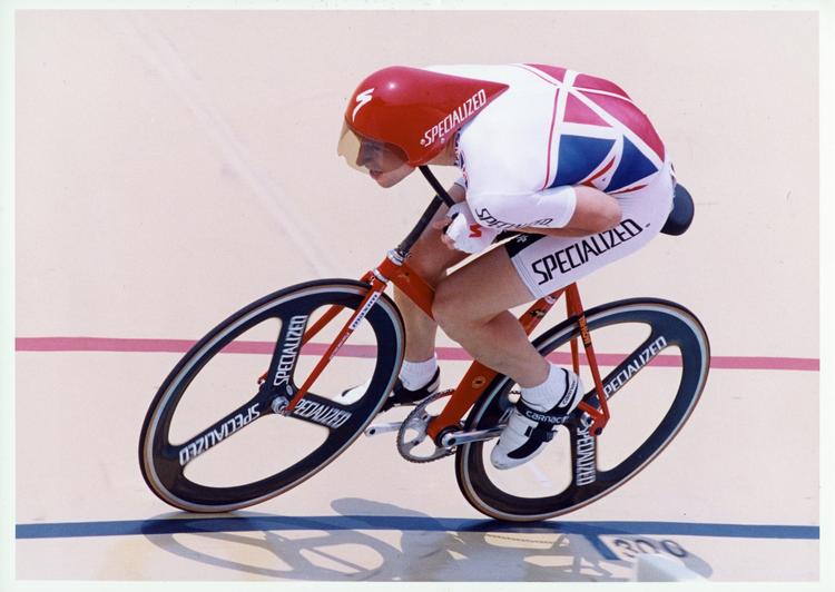 Styrtløbsstil. Graeme Obree satte som ukendt amatørrytter timerekord for første gang i 1993. 