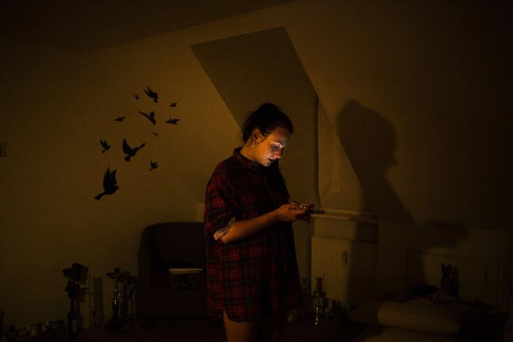Student. Sally Thrane bliver student i år. Sidst vi mødte hende, var hun glad for at feste. Det er hun stadig - men det har været nogle hårde år. Og hun var tæt på ikke at nå frem til studentereksamen. 