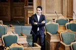 BISKOPPER. Ligestillings- og kirkeministeren, Manu Sareen (R), foreslår, at det skal være slut med at biskopperne besidder deres erhverv på livstid. 