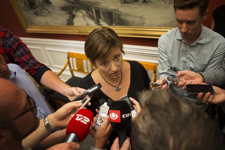 Tavshed. Det her er en sag for justitsministeren«, siger Pernille Vigsø Bagge, der ikke selv har nogen kommentarer til sagen om den handlede kvinde Omo Amenahakawon. 
