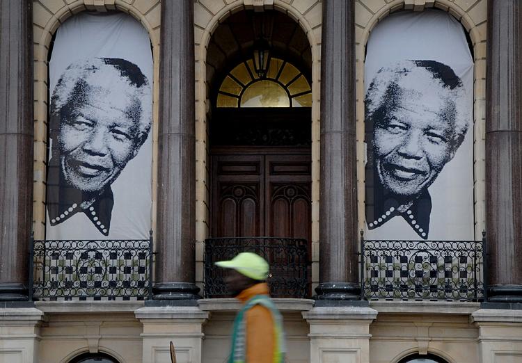 SYG. Nelson Mandela har i over to uger været indlagt med en lungeinfektion. Hans tilstand er kritisk 