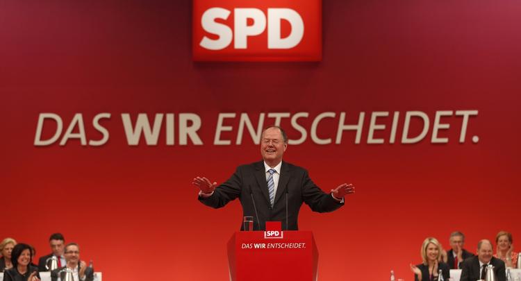 upopulær. I modsætning til Merkel er SPD's kanslerkandidat Peer Steinbrücks ikke en folkekær politiker. 