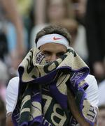 Farvel. Schweizeren Roger Federer er ude af Wimbledon. 