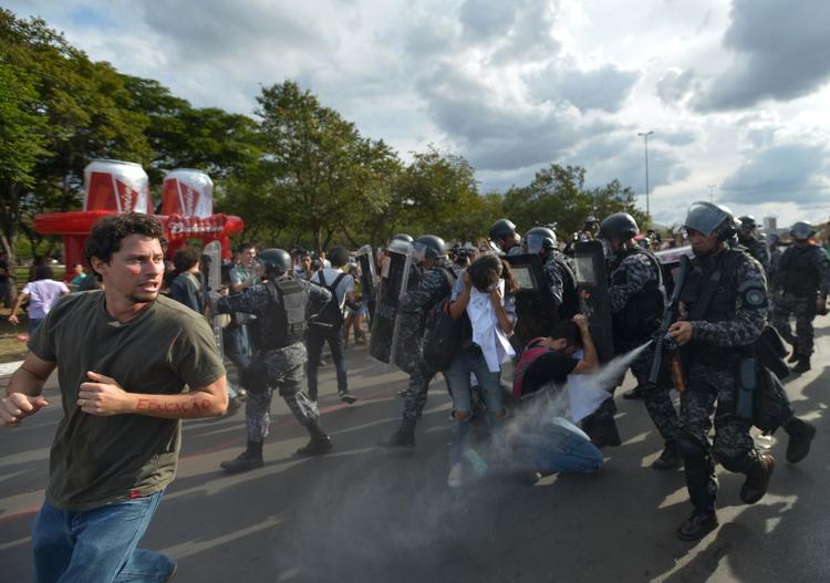 Protest. Atter store demonstrationer i forbindelse med mini-vm i fodbold i Brasilien. Her fra byen Brasilia. 