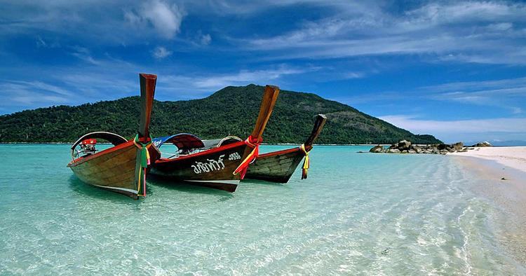BADEFERIE. De tre øer Koh Samui, Koh Phangan og Koh Tao har deres eget mikroklima, og dermed flere solskinstimer end resten af landet. 