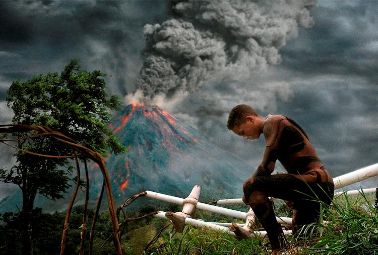 Film. Will Smiths 15-årige søn Jaden Smith spiller over for sin far i 'After Earth'. 