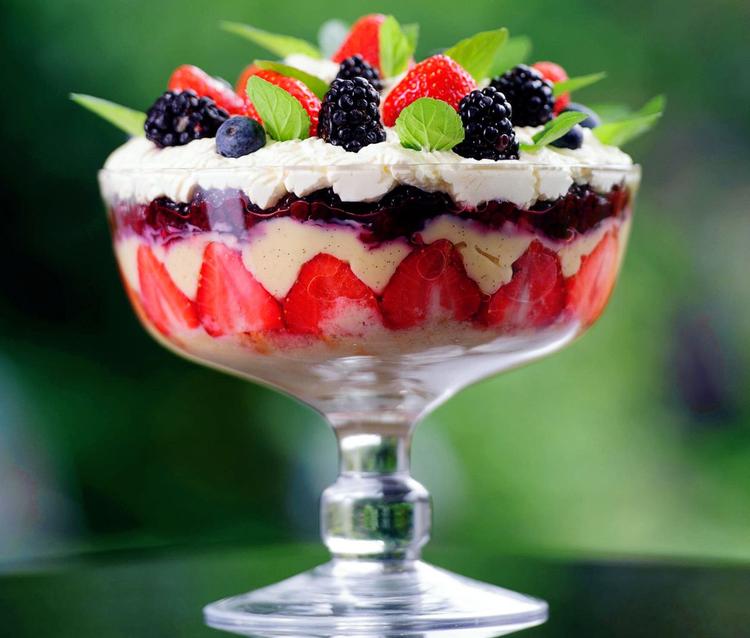 Mange muligheder. Bærrene i den engelske trifli kan varieres efter lyst og udbud. 