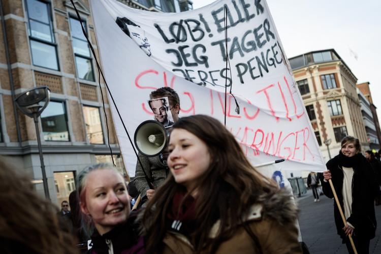 engagement. En undersøgelse fra Dansk Ungdoms Fællesråd fra slutningen af 2012 viser, at unge er langt mere politisk aktive end den øvrige befolkning. 