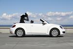 Forvandlingsnummer. Cirka 10 sekunders tryk på en knap forvandler VW Beetle Cabriolet fra åben til lukket eller omvendt. Foto: VW 