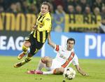 budkrig. Henrikh Mkhitaryan (th) i kamp mod den spiller, han er udset til at skulle erstatte i Dortmund, Mario Götze. 