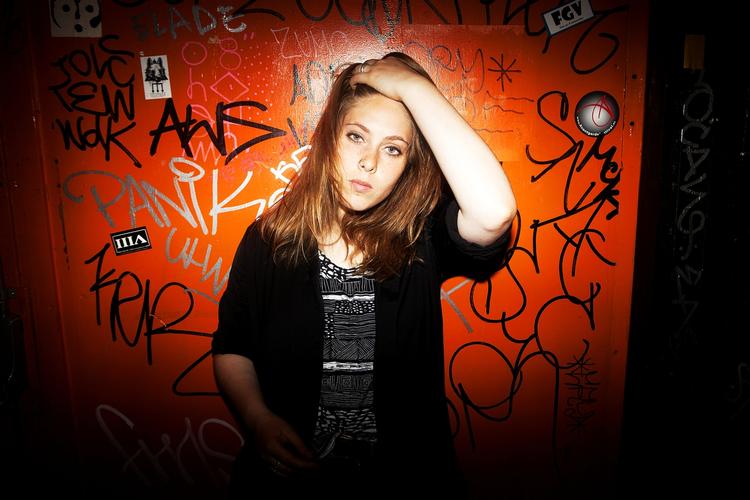 Koncert. Andrea Thuesen Johansen havde et magisk møde med byen: »Åh, København er sgu så kedelig og grå, tænkte jeg. Men nu begyndte jeg virkelig at bruge byen«. 