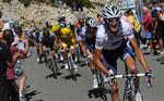 afgørende. Feltet på vej mod Mont Ventoux under Tour de France 2009. 