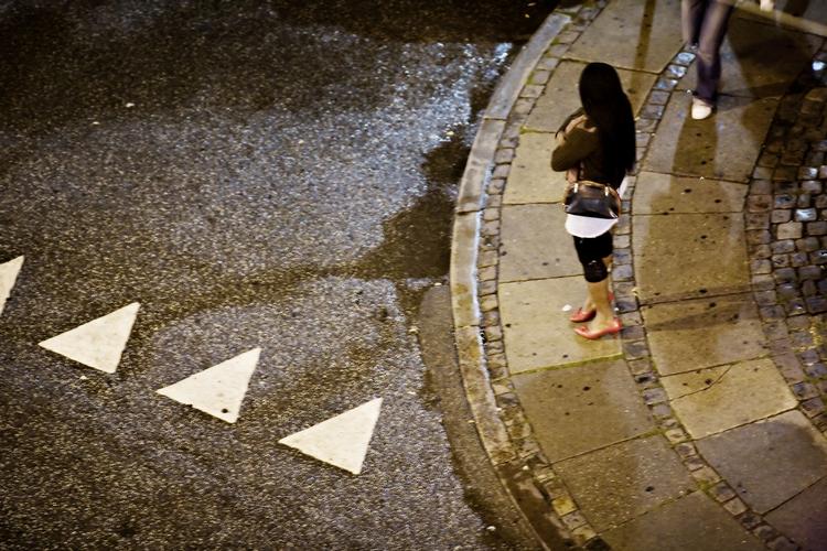 Prostitution. Nigerianske Omo Amenagawon har hævdet, at hun er blevet lokket til Danmark og tvunget ud i prostitution af et nigeriansk ægtepar fra Silkeborg. 