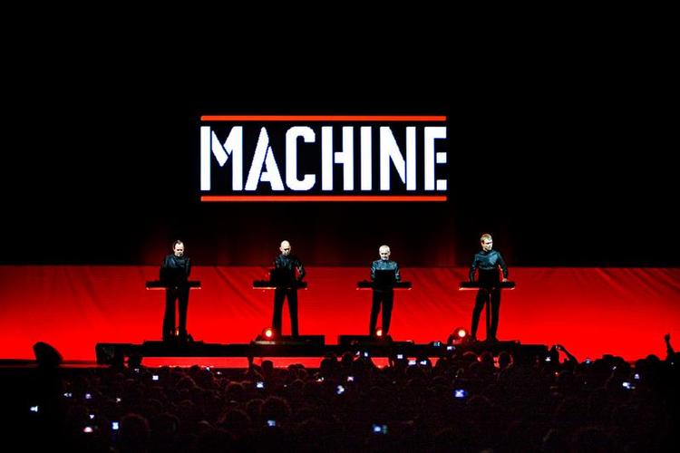 Technomaskine. Måske er Kraftwerk det perfekte pejlemærke til at se, hvor fremtiden sluttede, og det post-post-postmoderne overtager? 