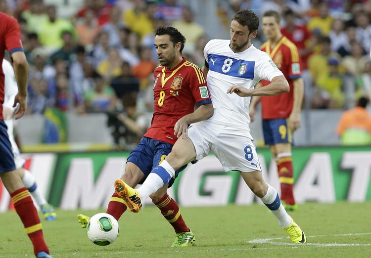 Chefen. Den lille midtbanestrateg fra Barcelona er en af mange spanske spillere, der har været med til at vinde både VM og EM. 