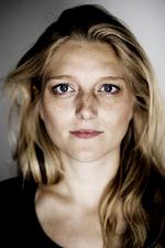 Zenia Stampe (R)
