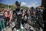 Favorit. Chris Froome kom helskindet gennem den kaotiske 1. etape. 