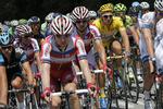 Samling. Marcel Kittel (i gult) og flere andre store sprintere kunne ikke følge med, da Tour-feltet ramte de første mindre bjerge. 