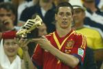hæder. Efter nederlaget til Brasilien, fik spanske Fernando Torres overrakt prisen for at have scoret flest mål under Confederations Cup. 