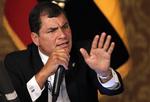 Stop. Educadors præsident, Rafael Correa, sagde lørdag, at udstedelsen af  indrejsetilladelse til den spionageanklagede Edward Snowden var en fejl. 