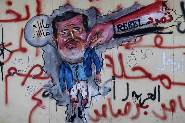 kindhest. Et vægmaleri viser, hvad en stor del af egypterne mener om deres præsident, Mohamed Morsi. 