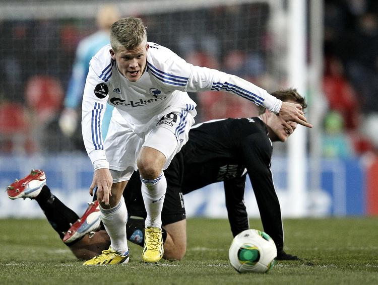solgt. FCK-topscorer Andreas Cornelius (tv) er blevet solgt til Premier League, så de danske mestre skal finde en erstatning for guldfuglen. 