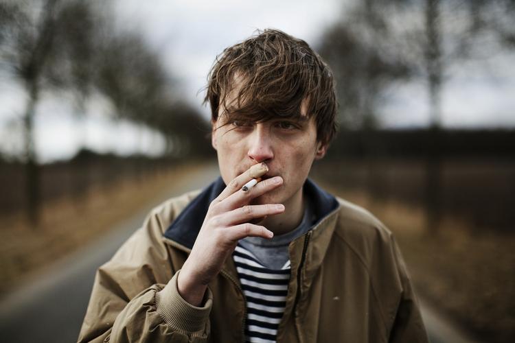 overflod. Live-udgaven af Schultz &amp; Forever benytter sig af et fire mand stort backingband. Det er der ikke nødvendigvis brug for. 