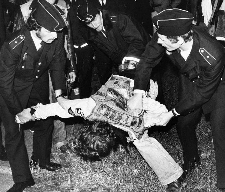 FESTIVALBALLADE. Tidligere var især Roskilde Festival plaget af rockere og bandekriminalitet, som her i 1979. Idag beskriver politiet festivalen som »ren havefest«. 