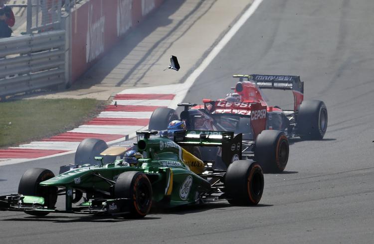 Action. Trods de mange eksploderede dæk så fuldførte 18 af 22 biler. 