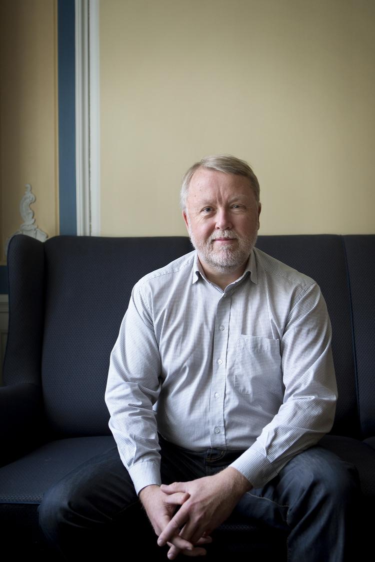 magt. De praktiserende lægers nu tidligere formand Henrik Dibbern holdt i begyndelsen af konflikten fokus på, at politikere og embedsmænd ville bestemme over lægen og patienten. 
