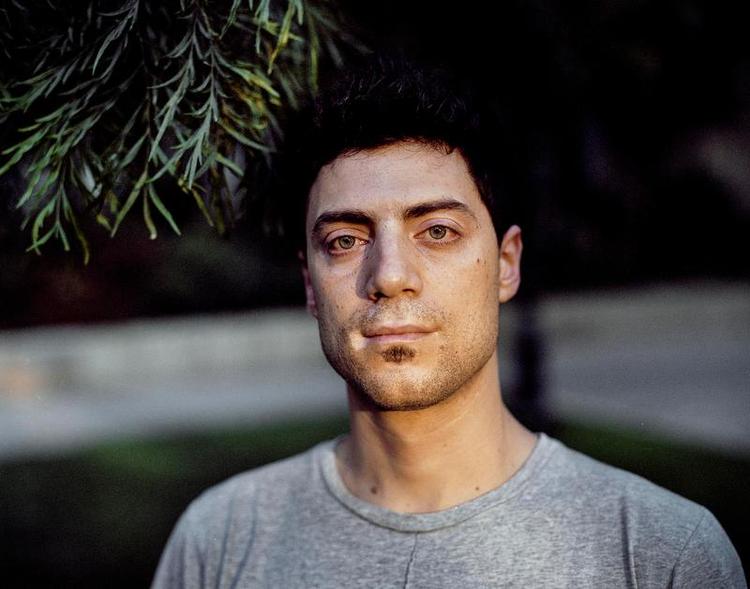 Græsrod. Grækenland befinder sig ikke kun i en økonomisk krise, men også en imagekrise, mener en gruppe af unge aktivister i Athen, der bl.a. tæller den 34-årige Aggelos Koropoulis. 