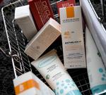 plastikindhold. Ifølge brancheforeningen bag plejeprodukter som skrubbecreme, solbeskyttelse, tandpasta mv. er det altid muligt at se på varedeklarationen, hvis der er tilsat mikroplastik til produktet. 