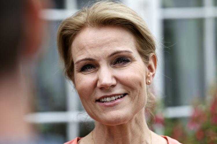 AFVENTENDE. Statsminister Helle Thorning-Schmidt (S) slår sig til tåls med, at EU’s udenrigschef, Catherine Ashton, har bedt amerikanerne om en redegørelse. Og hun ser ingen grund til at tage bilateral kontakt med amerikanerne for at rejse kritik eller kræve svar. (arkiv) 
