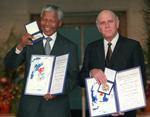 FREDSPRIS. Nelson Mandela (tv) og F.W. de Klerk modtog i 1993 Nobels fredspris sammen. 