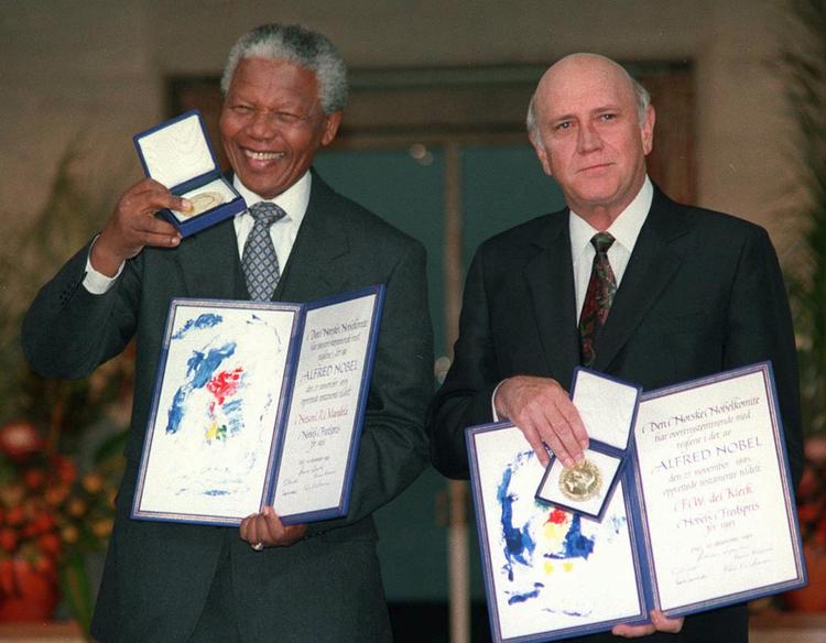 FREDSPRIS. Nelson Mandela (tv) og F.W. de Klerk modtog i 1993 Nobels fredspris sammen. 