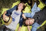Andreas Heigren med stråhatten og Emil Lundbak er - desværre - ikke kærester med nogen fra Travelling Tribes. 