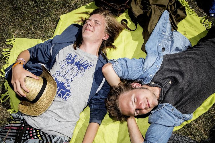Andreas Heigren med stråhatten og Emil Lundbak er - desværre - ikke kærester med nogen fra Travelling Tribes. 
