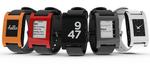 FORSPRING. Smart-uret Pebble er allerede en salgssucces på nettet og nu kommer det også ud i rigtige, fysiske butikker i USA. Dermed har uret et forspring foran Apples iWatch, der forventes lanceret senere på året. (Foto: Pebble) 