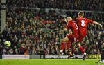 transferemne. Jonjo Shelvey (tv) scorer for Liverpool i FA Cup-kampen mod Oldham sidste år. 
