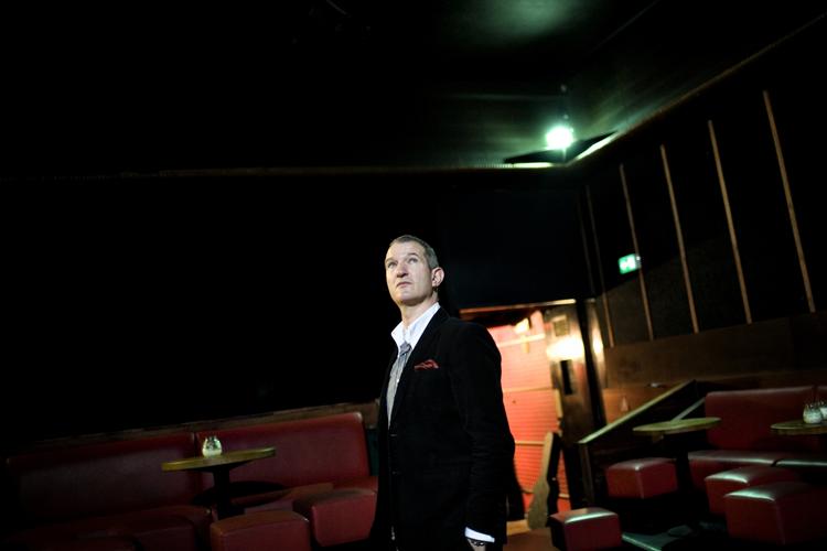 Improvisation. Jazzhouses tidligere musikchef Lennart Ginman har samlet tre unge musikere, som han sammen vil give åbningskoncert med under Copenhagen Jazz Festival. 