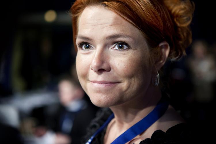 Tavshed. DF og K vil gerne svare på, hvilke beslutninger fra den tidligere regering de vil afskaffe, hvis magten skifter efter et valg. Venstre er derimod tavse. 