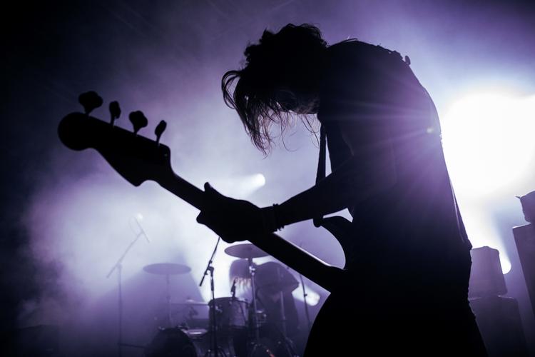 Mørkt. Efter solnedgang tirsdag aften gav det dansk band Solbrud en brutal og smuk koncert på Roskilde Festival. 